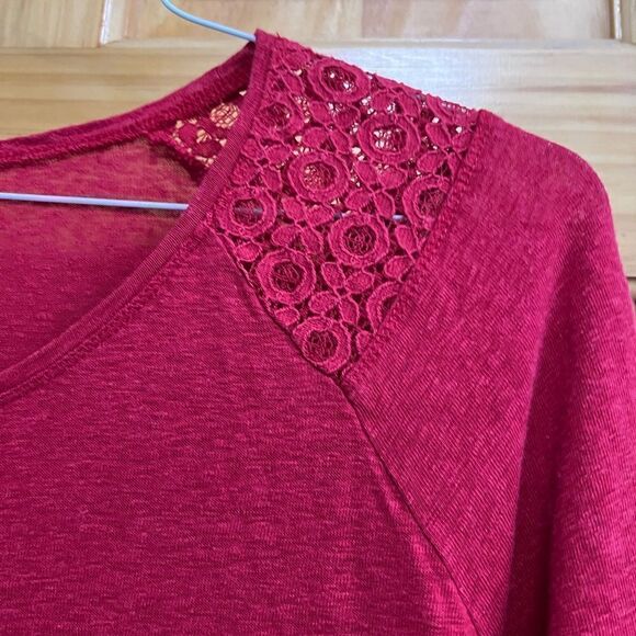 Beautiful Lucky Brand red top size medium - Picture 2 of 5
